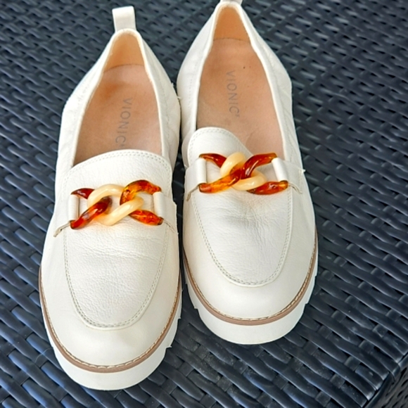 Vionic Loafers 8.5 Excellent Condition Ivory Leather - Picture 1 of 4